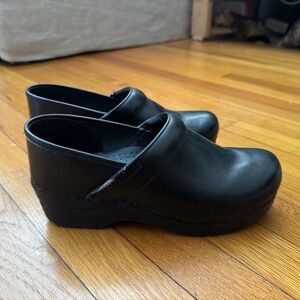 Black Dansko Clogs 39